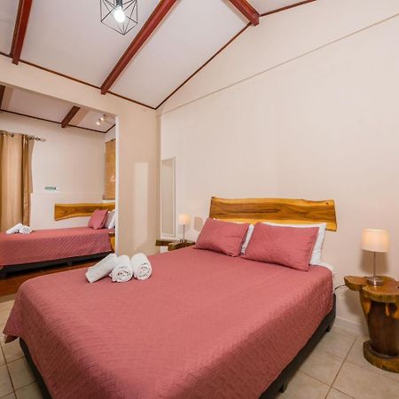 Casa Tropical Playa Grande Bed & Breakfast Cuajiniquil Exterior photo